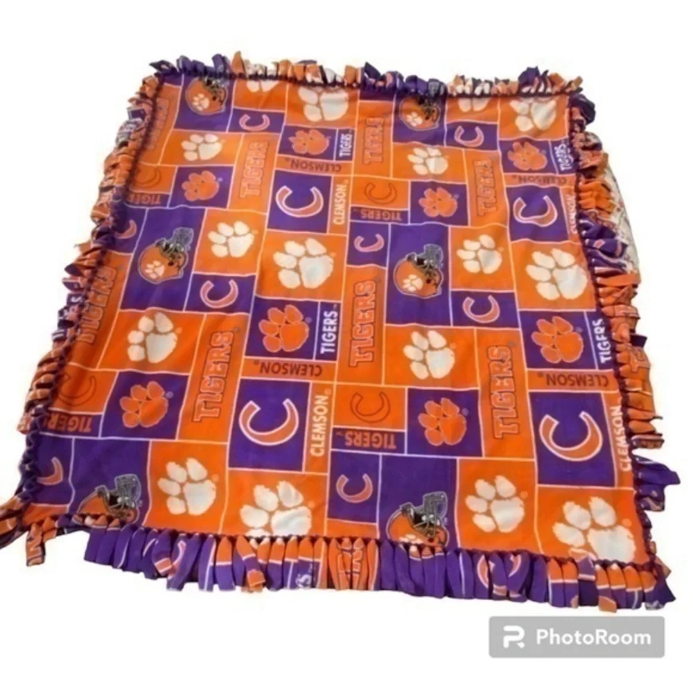 Clemson Tigers NWOT No Sew Fleece Toss Blanket Fleece, Anti Pill Fleece